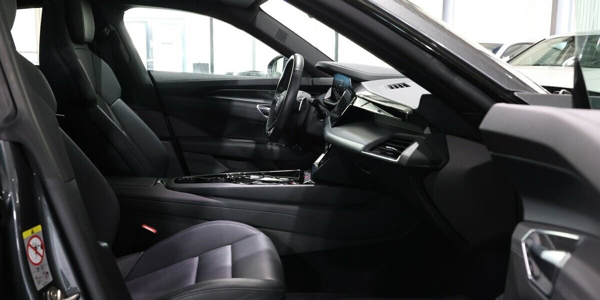 Audi e-tron GT QUATTRO / DAYTONA + BLACK / PANORAMA / 29.000 km 48.333 &euro; Hamm 59077