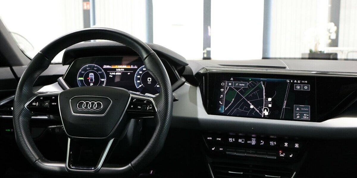 Audi e-tron GT QUATTRO / DAYTONA + BLACK / PANORAMA / 29.000 km 48.333 &euro; Hamm 59077