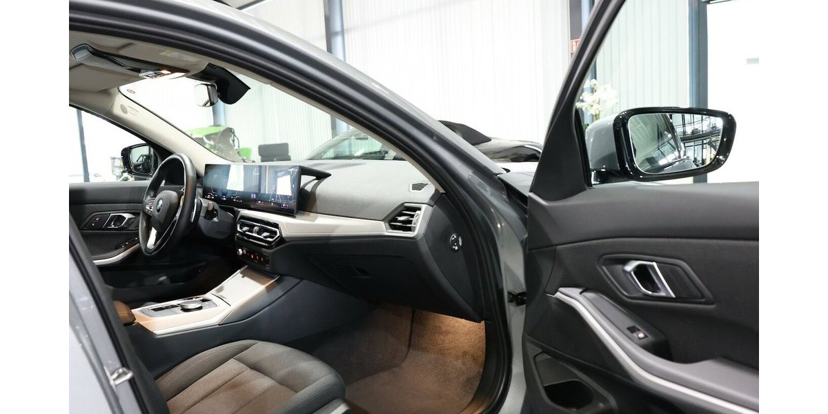 BMW 320d Touring xDrive SPORT / CURVED+NAVI+APPLE 32.000 km 30.991 &euro; Hamm 59077