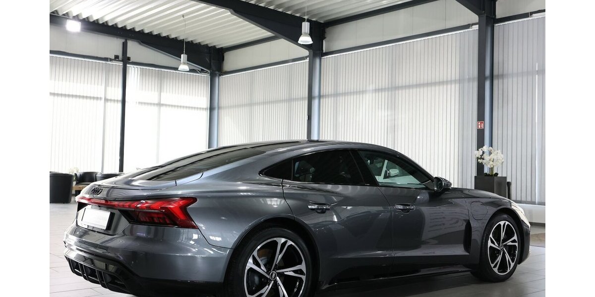 Audi e-tron GT QUATTRO / DAYTONA + BLACK / PANORAMA / 29.000 km 48.333 &euro; Hamm 59077