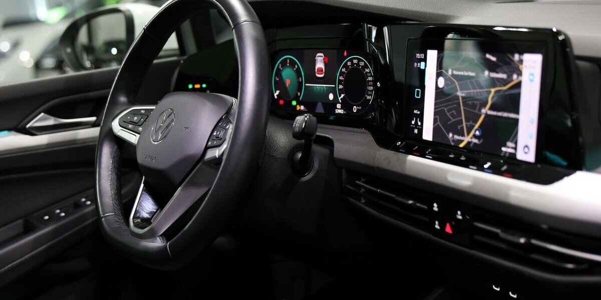 VW Golf VIII 2.0 TDI DSG LIFE IQ / NAVI+KAMERA, LED 53.000 km 21.111 &euro; Hamm 59077