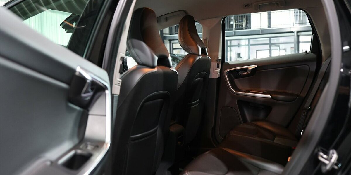 Volvo XC60 D3 MOMENTUM / LEDER / NAVI+ / ABN.AHK 125.000 km 16.777 &euro; Hamm 59077