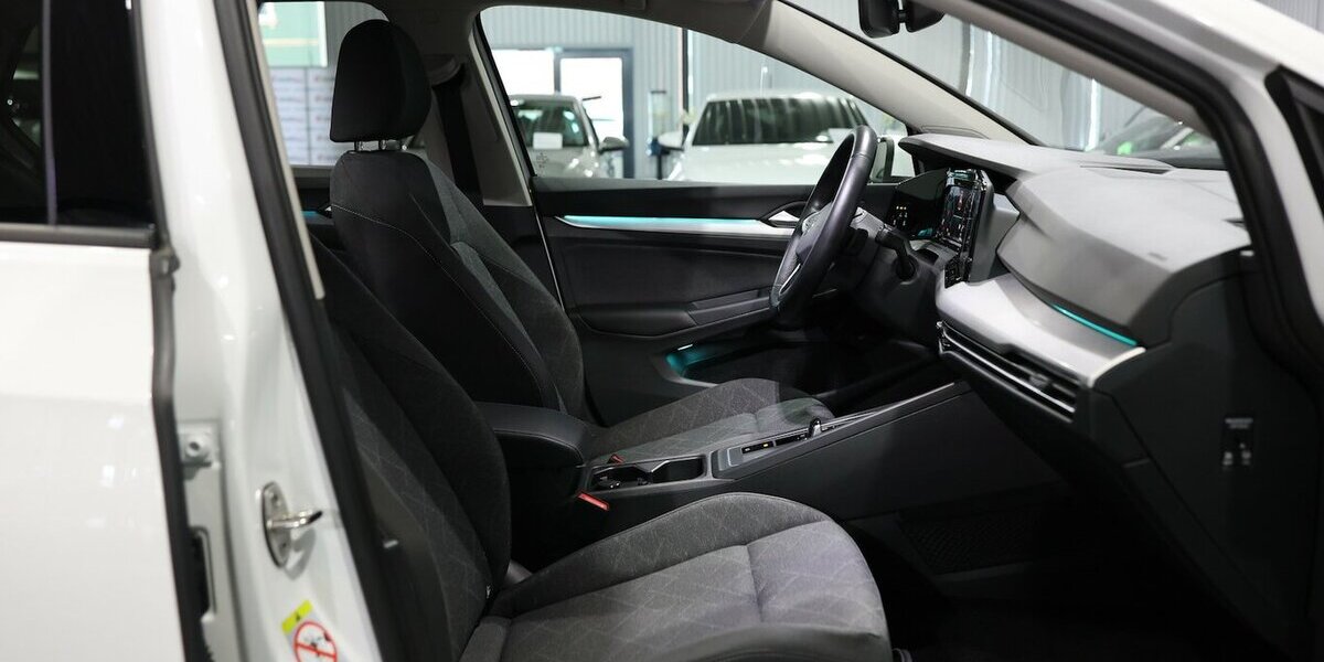 VW Golf VIII 2.0 TDI DSG LIFE IQ / NAVI+KAMERA, LED 53.000 km 21.111 &euro; Hamm 59077