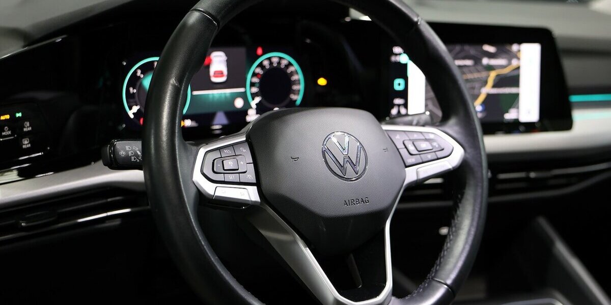 VW Golf VIII 2.0 TDI DSG LIFE IQ / NAVI+KAMERA, LED 53.000 km 21.111 &euro; Hamm 59077