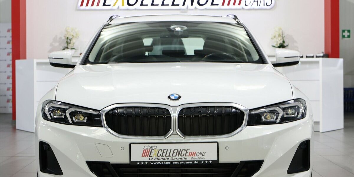 BMW 320d Touring SPORT / CURVED+HEAD-UP / PANORAMA 100.000 km 26.993 &euro; Hamm 59077
