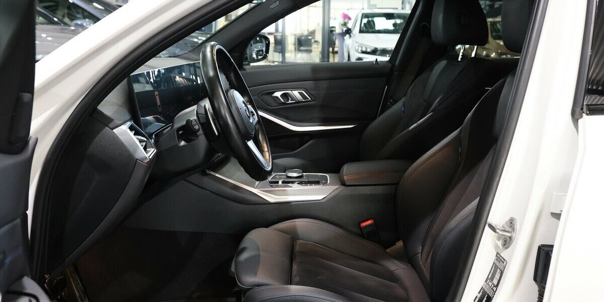 BMW 320d Touring M-SPORTPAKET SHADOW / CURVED 100.000 km 32.555 &euro; Hamm 59077