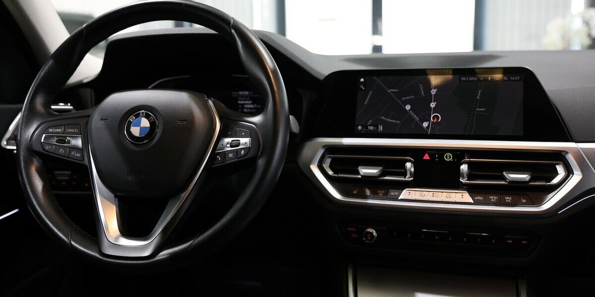 BMW 320i LIMOUSINE SPORT-LINE SHADOW / LEDER, LIVE+ 107.000 km 27.993 &euro; Hamm 59077