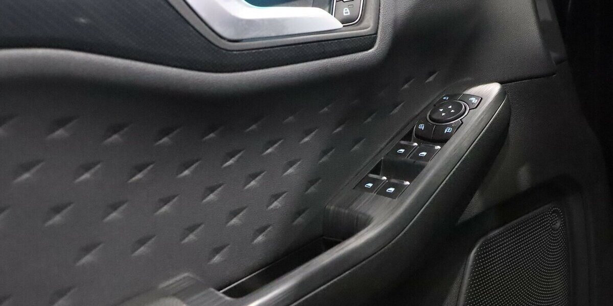 Ford Kuga 2.0 ECOBLUE STYLE ST-LINE SPORT BLACK / LED 125.000 km 17.444 &euro; Hamm 59077