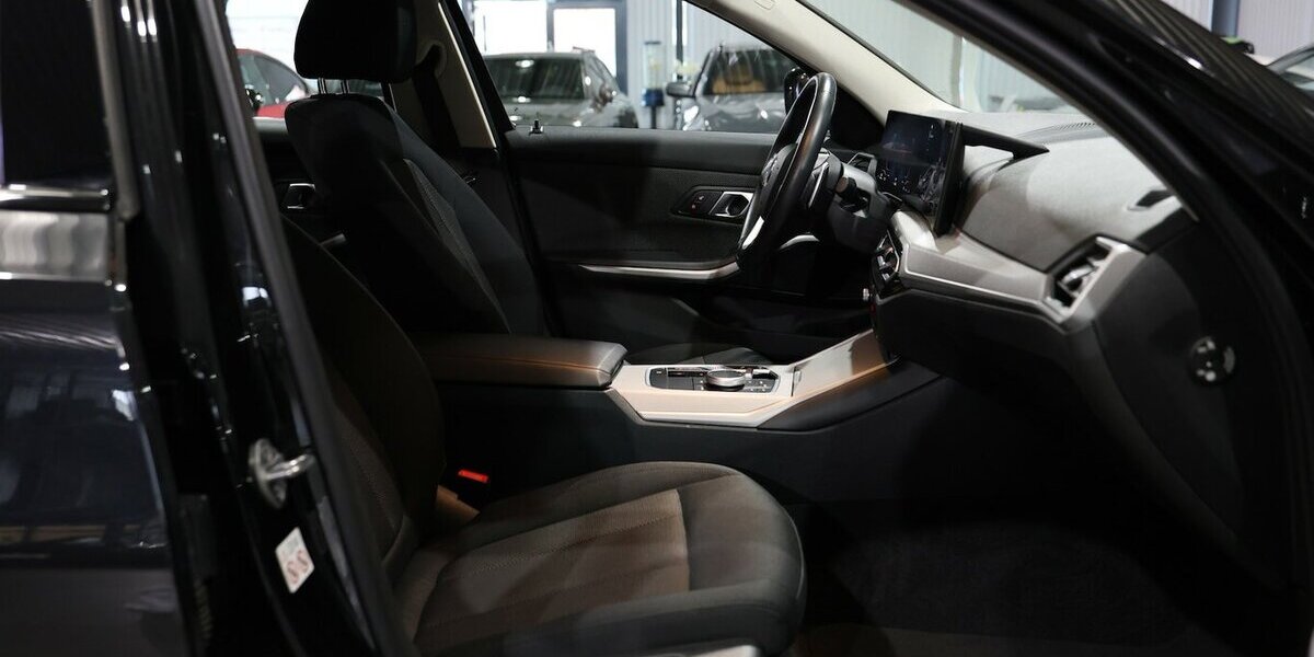 BMW 318d Touring SPORT FACE-LIFT CURVED+NAVI+KAMERA 69.000 km 25.993 &euro; Hamm 59077