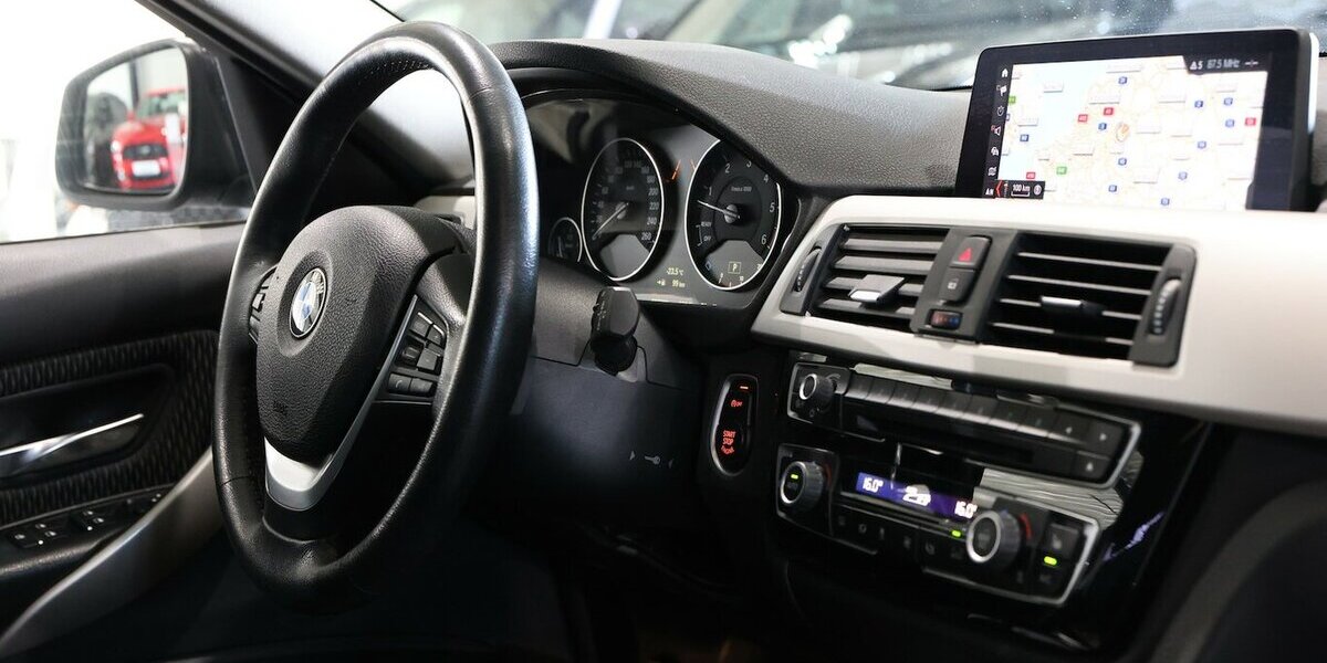 BMW 330d Touring xDrive Advantage / LED, HEAD-UP 227.000 km 11.902 &euro; Hamm 59077