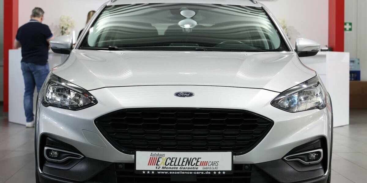 Ford Focus TUNIER 1.5 EB ACTIVE CROSS OVER / LED / 117.000 km 14.444 &euro; Hamm 59077