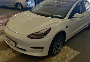 Tesla Model 3 122.796 km 26.300 &euro; Datteln 45711