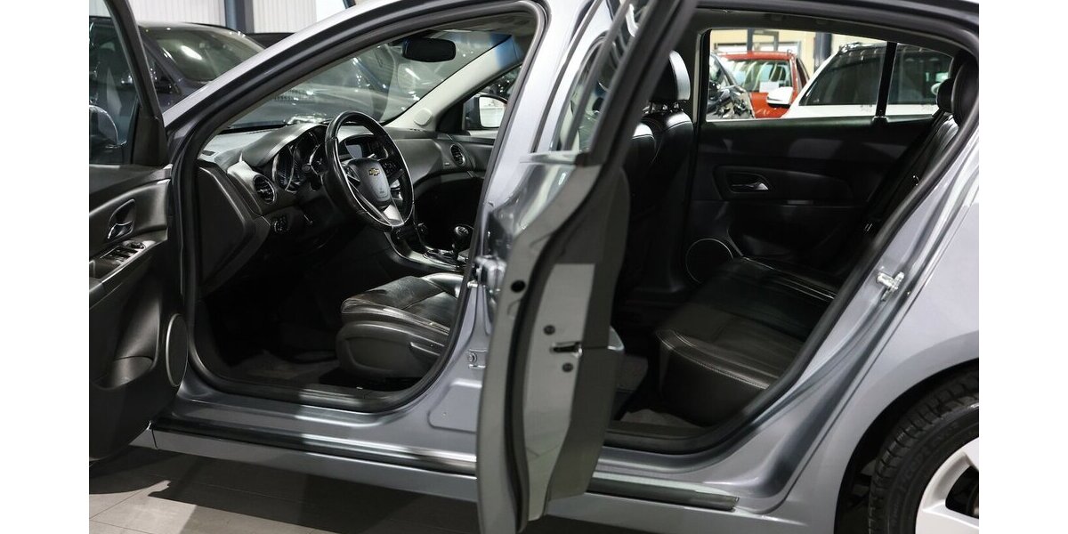 Chevrolet Cruze HATCHBACK 1.4 LTZ / SCHIEBEDACH,LEDER,NAVI 128.000 km 5.881 &euro; Hamm 59077