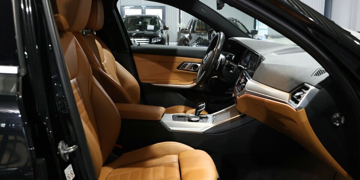 BMW 330d Touring xDrive M-SPORT BLACK & BROWN / LED 135.000 km 28.993 &euro; Hamm 59077