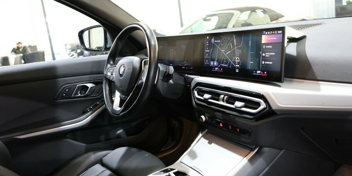 BMW 318d Touring ADVANTAGE CURVED+NAVI, LEDER, LED 67.000 km 27.777 &euro; Hamm 59077
