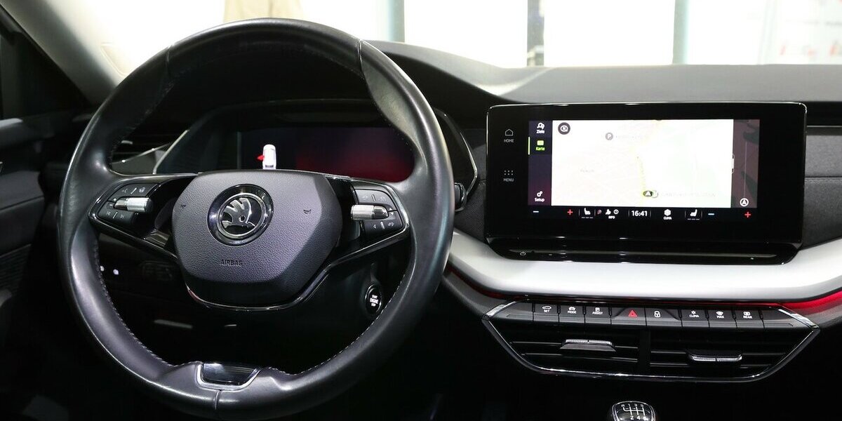 Skoda Octavia Combi 2.0 TDI FIRST-EDITION WHITE / LED 152.000 km 15.991 &euro; Hamm 59077