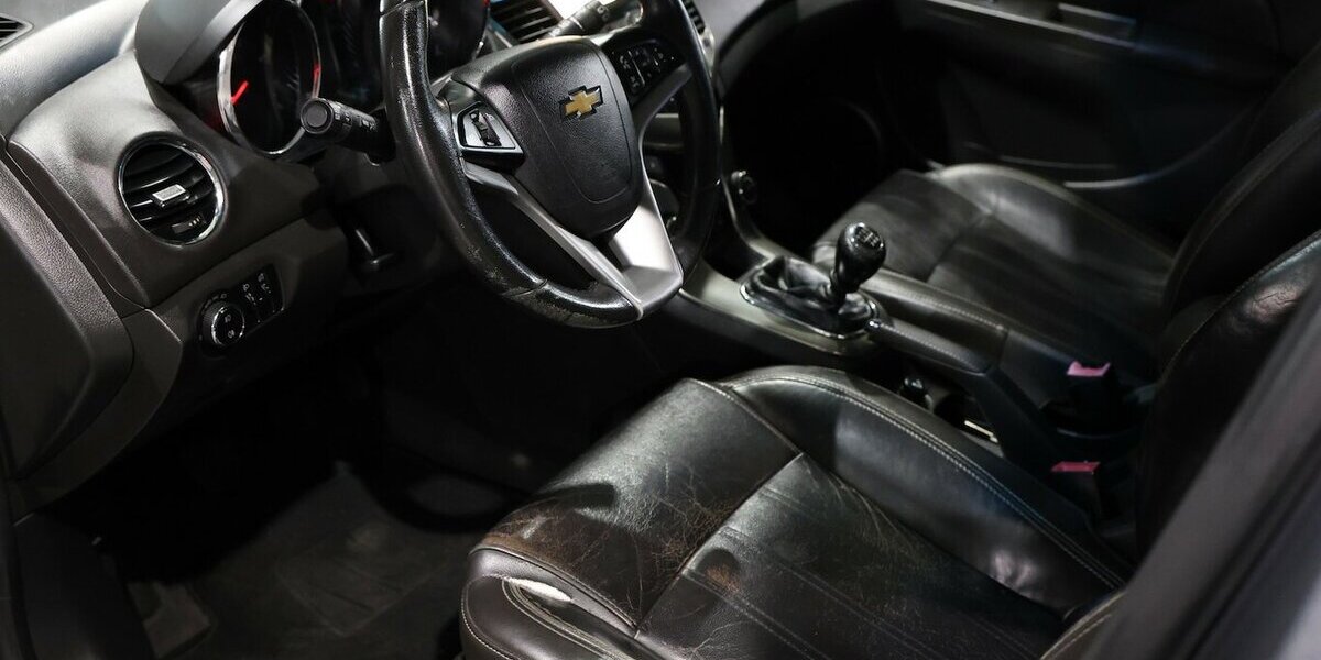 Chevrolet Cruze HATCHBACK 1.4 LTZ / SCHIEBEDACH,LEDER,NAVI 128.000 km 5.881 &euro; Hamm 59077