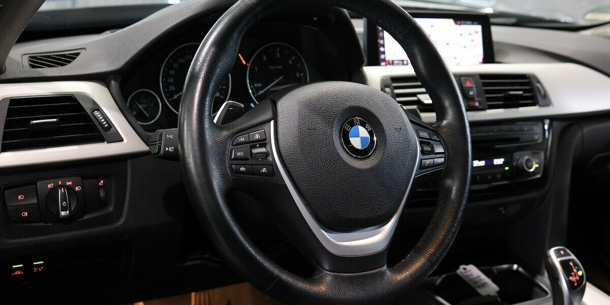 BMW 330d Touring xDrive Advantage / LED, HEAD-UP 227.000 km 11.902 &euro; Hamm 59077