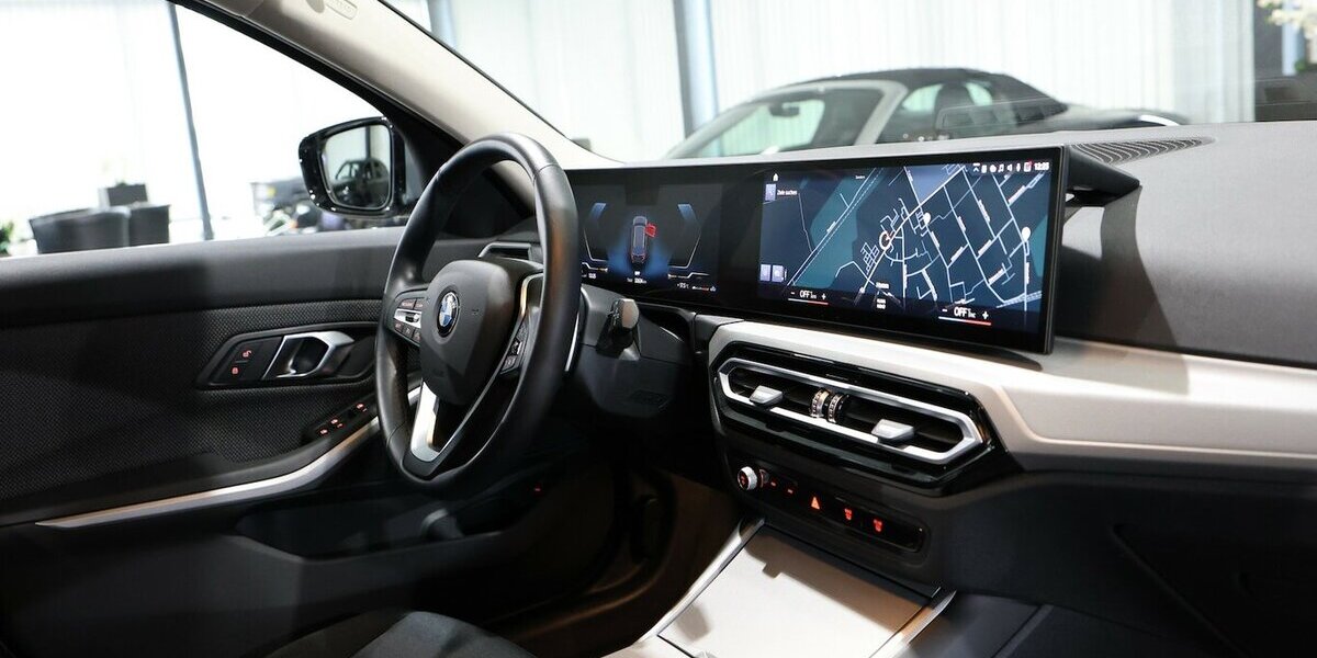 BMW 320d Touring xDrive SPORT / CURVED+NAVI+APPLE 32.000 km 30.991 &euro; Hamm 59077