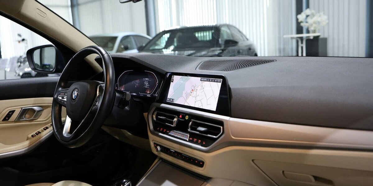 BMW 320d Touring SPORT BLUE & BEIGE / PANORAMA, LED 115.000 km 24.993 &euro; Hamm 59077