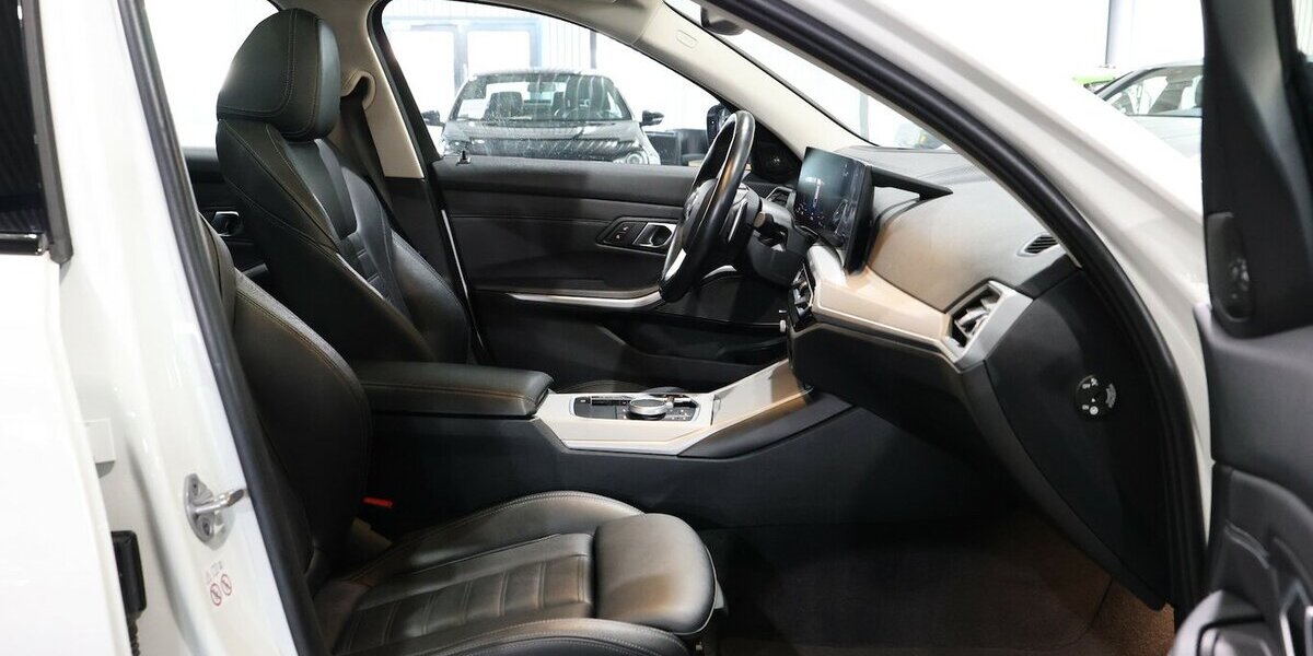 BMW 320d Touring SPORT / CURVED+HEAD-UP / PANORAMA 100.000 km 26.993 &euro; Hamm 59077