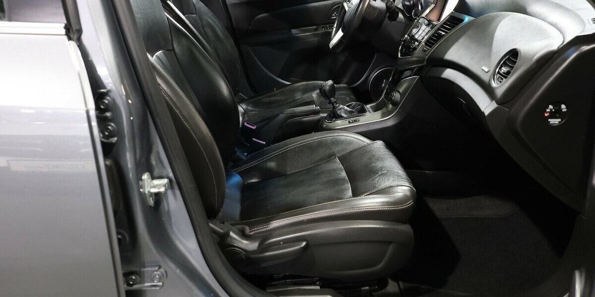 Chevrolet Cruze HATCHBACK 1.4 LTZ / SCHIEBEDACH,LEDER,NAVI 128.000 km 5.881 &euro; Hamm 59077