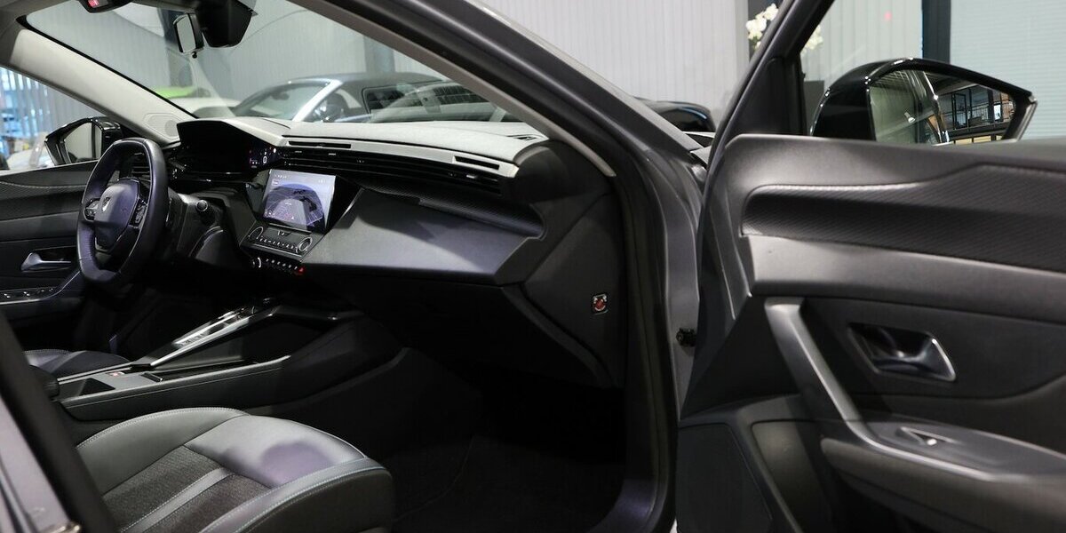 Peugeot 308 SW 130 BLUE-HDI ACTIVE PACK / I-COCKPIT, LED 130.000 km 15.555 &euro; Hamm 59077