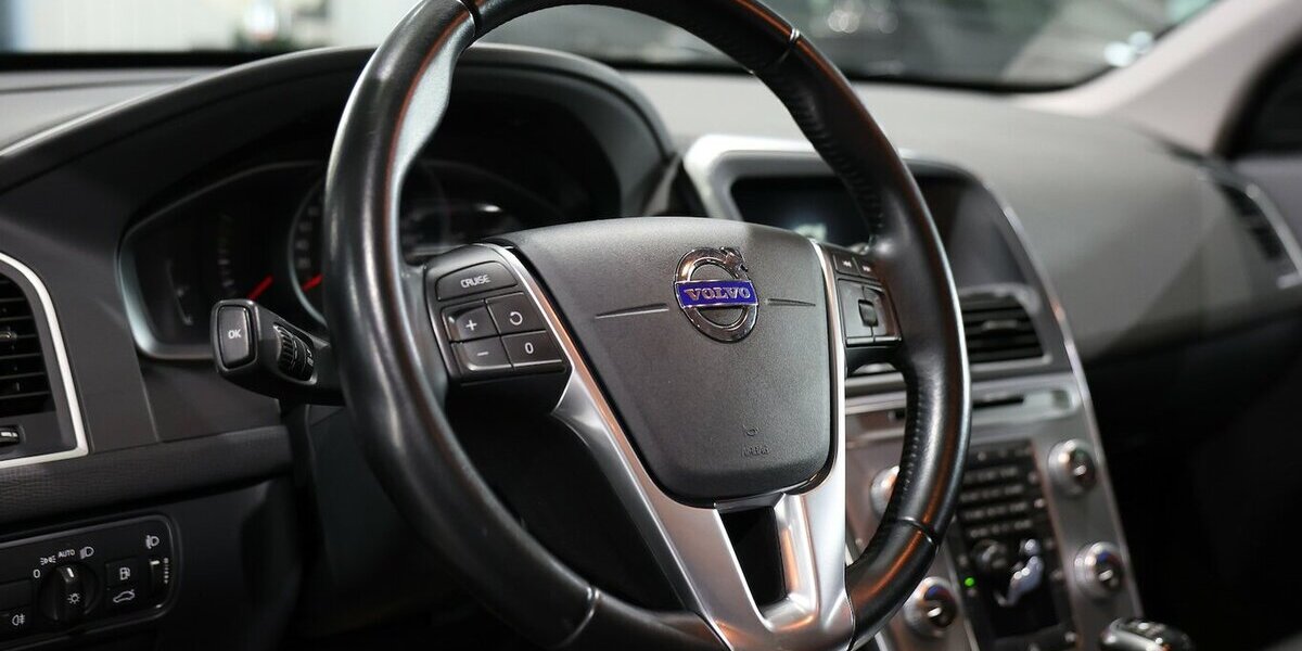 Volvo XC60 D3 MOMENTUM / LEDER / NAVI+ / ABN.AHK 125.000 km 16.777 &euro; Hamm 59077