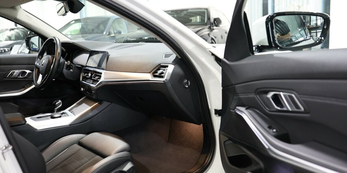 BMW 320i LIMOUSINE SPORT-LINE SHADOW / LEDER, LIVE+ 107.000 km 27.993 &euro; Hamm 59077