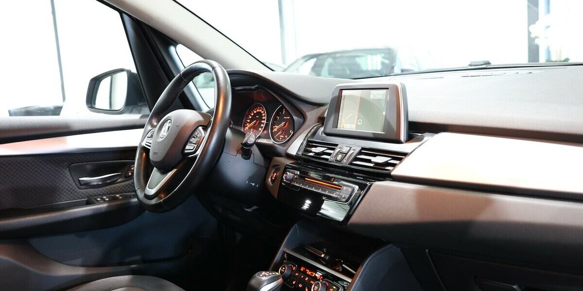 BMW 218 Active Tourer d Advantage LED / NAVI+ / AHK 119.000 km 13.992 &euro; Hamm 59077