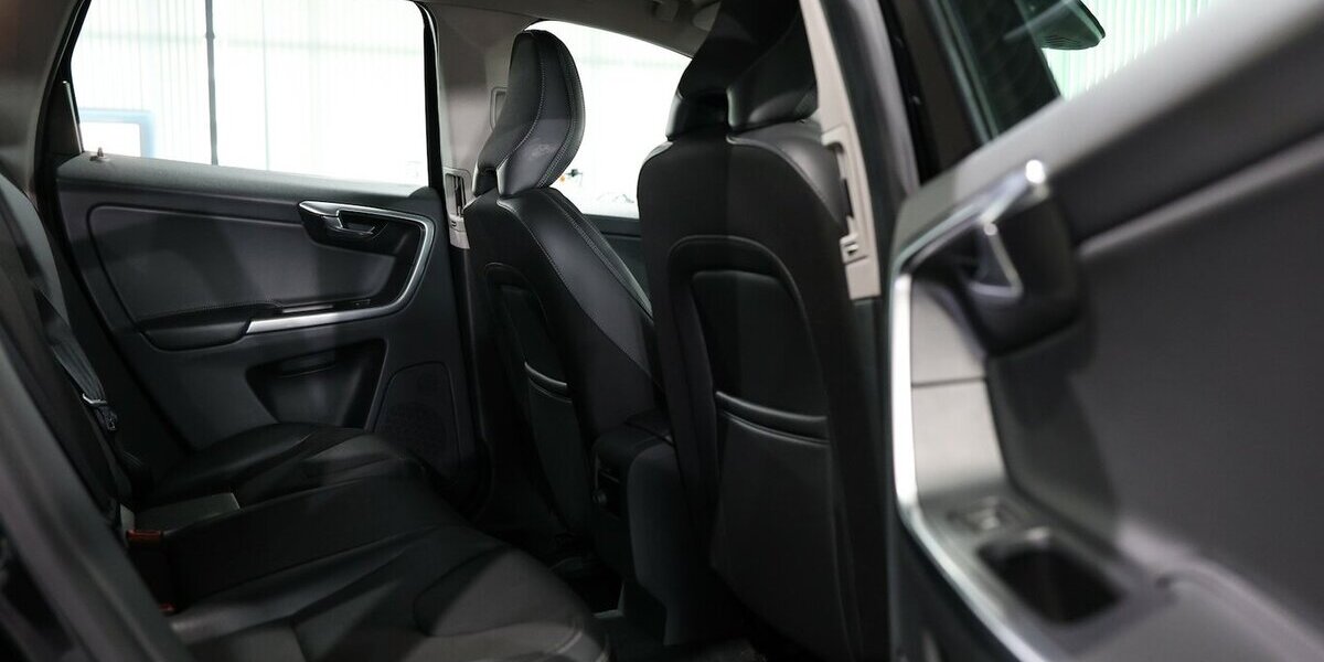 Volvo XC60 D3 MOMENTUM / LEDER / NAVI+ / ABN.AHK 125.000 km 16.777 &euro; Hamm 59077