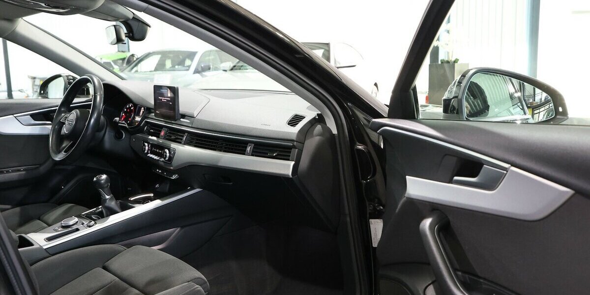 Audi A4 Avant 35 TFSI SPORT / 1.HAND / LED / NAVI+ 108.000 km 16.777 &euro; Hamm 59077