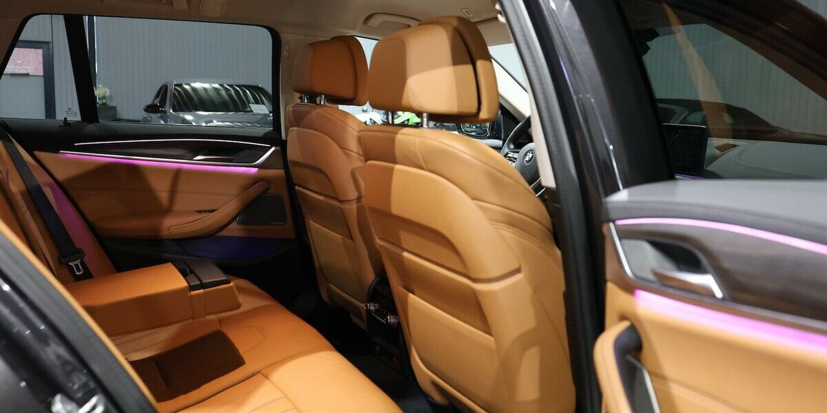 BMW 530i Touring INNOVATION LUXURY-LINE BUSINESS 45.000 km 39.444 &euro; Hamm 59077