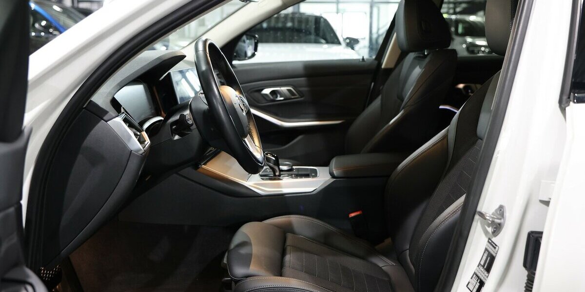 BMW 320i LIMOUSINE SPORT-LINE SHADOW / LEDER, LIVE+ 107.000 km 27.993 &euro; Hamm 59077