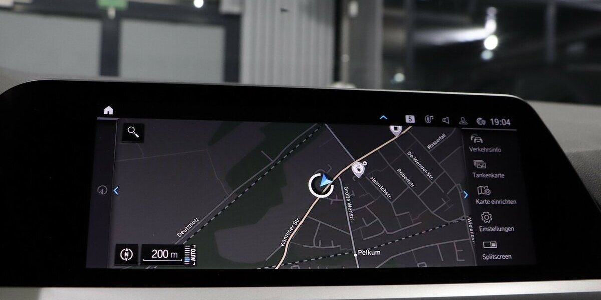 BMW 330e Touring Advantage / VOLL-LEDER-SPORT / LED 62.000 km 25.993 &euro; Hamm 59077