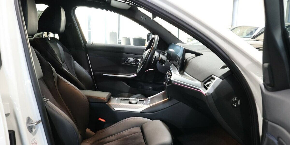 BMW 320d Touring M-SPORTPAKET SHADOW / CURVED 100.000 km 32.555 &euro; Hamm 59077