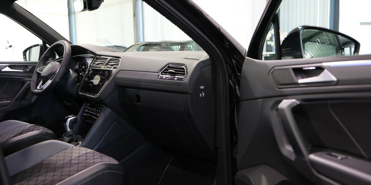 VW Tiguan 2.0 TDI DSG R-LINE 4M ALL-BLACK PANORAMA 173.000 km 26.555 &euro; Hamm 59077