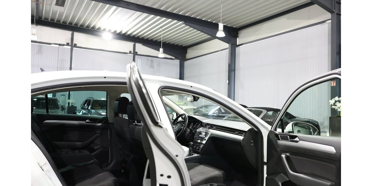 VW Passat 1.6 TDI Comfortline WHITE / MASSAGE+SHZ 176.000 km 10.555 &euro; Hamm 59077