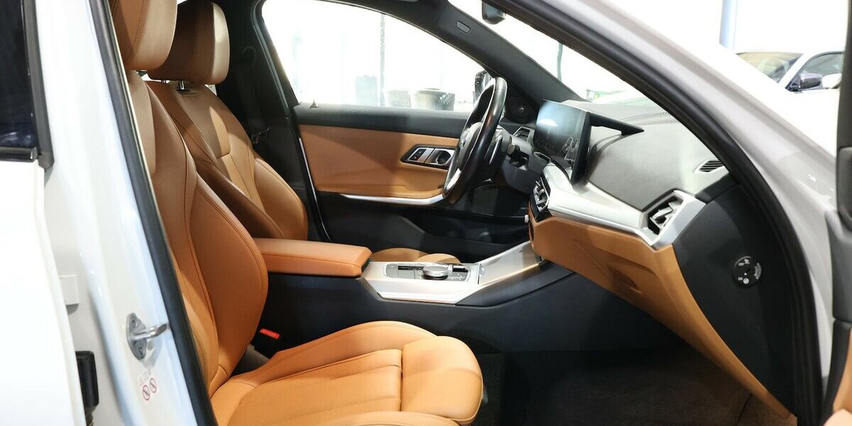 BMW 318d Touring SPORT WHITE & BROWN / CURVED+HUD 114.000 km 25.777 &euro; Hamm 59077