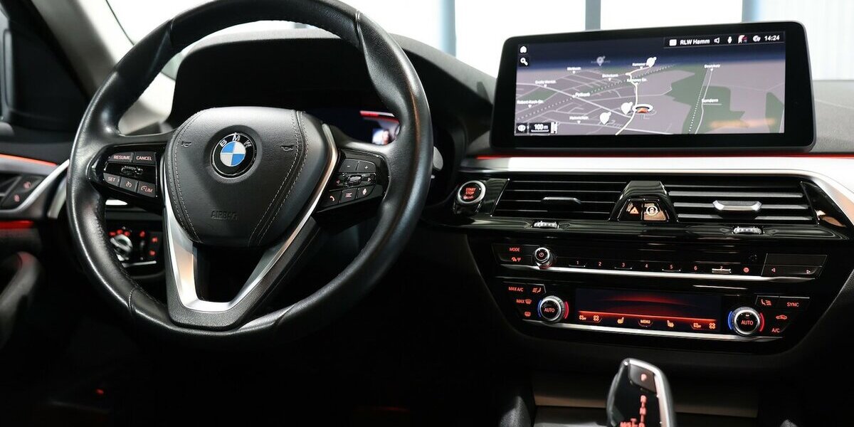 BMW 520i Touring BUSINESS / LIVE-COCKPIT-PRO+ / LED 140.000 km 24.777 &euro; Hamm 59077