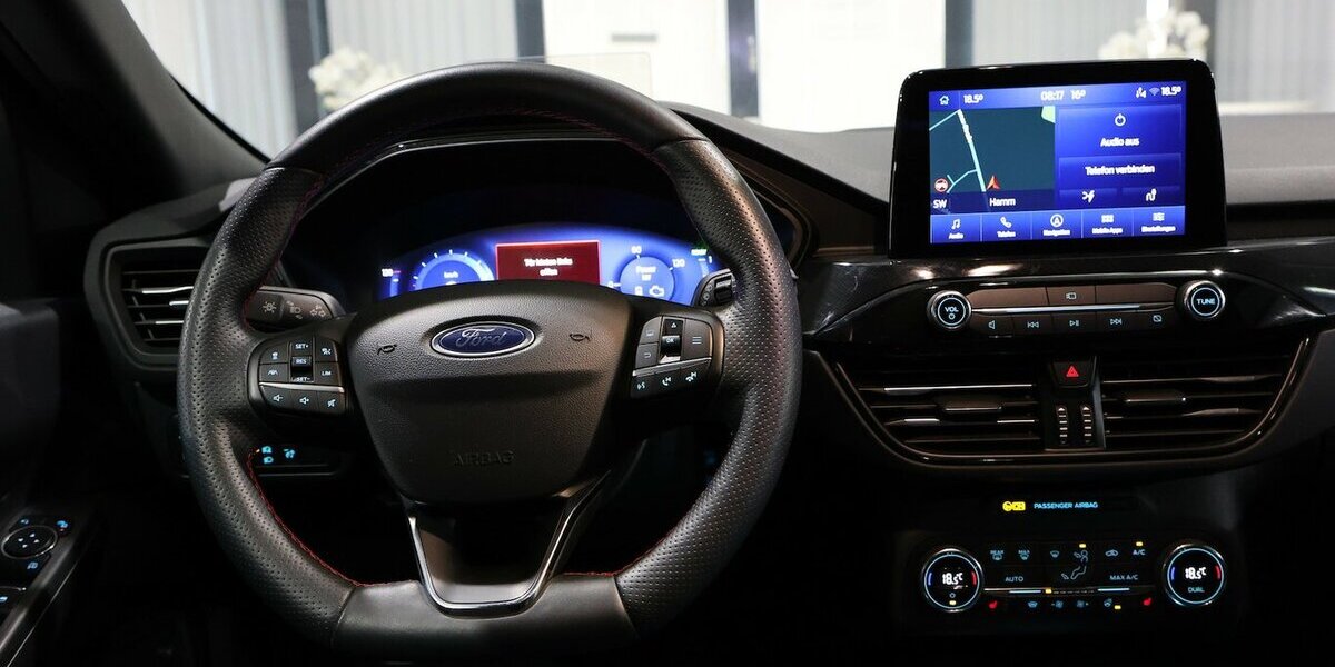 Ford Kuga 2.5 P-HEV ST-LINE-X STYLING SPORT PANORAMA 73.000 km 21.777 &euro; Hamm 59077
