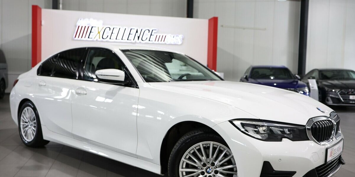 BMW 320i LIMOUSINE SPORT-LINE SHADOW / LEDER, LIVE+ 107.000 km 27.993 &euro; Hamm 59077
