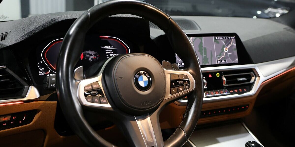 BMW 330d Touring xDrive M-SPORT BLACK & BROWN / LED 135.000 km 28.993 &euro; Hamm 59077
