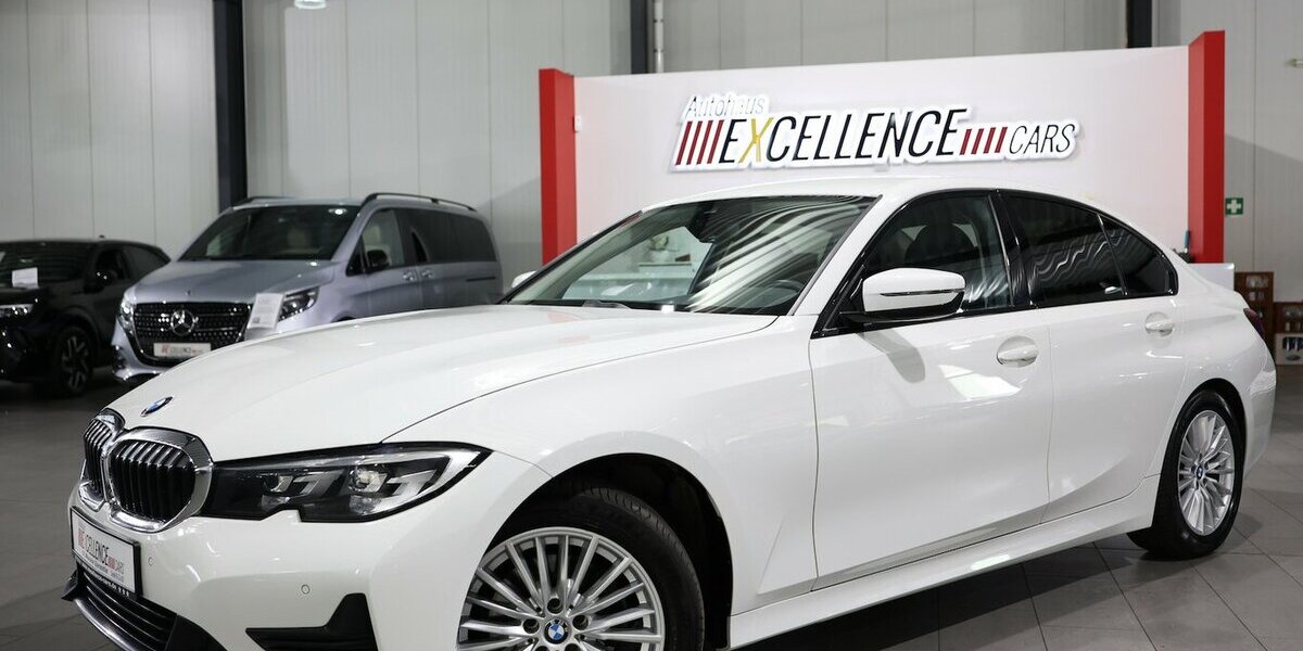 BMW 320i LIMOUSINE SPORT-LINE SHADOW / LEDER, LIVE+ 107.000 km 27.993 &euro; Hamm 59077