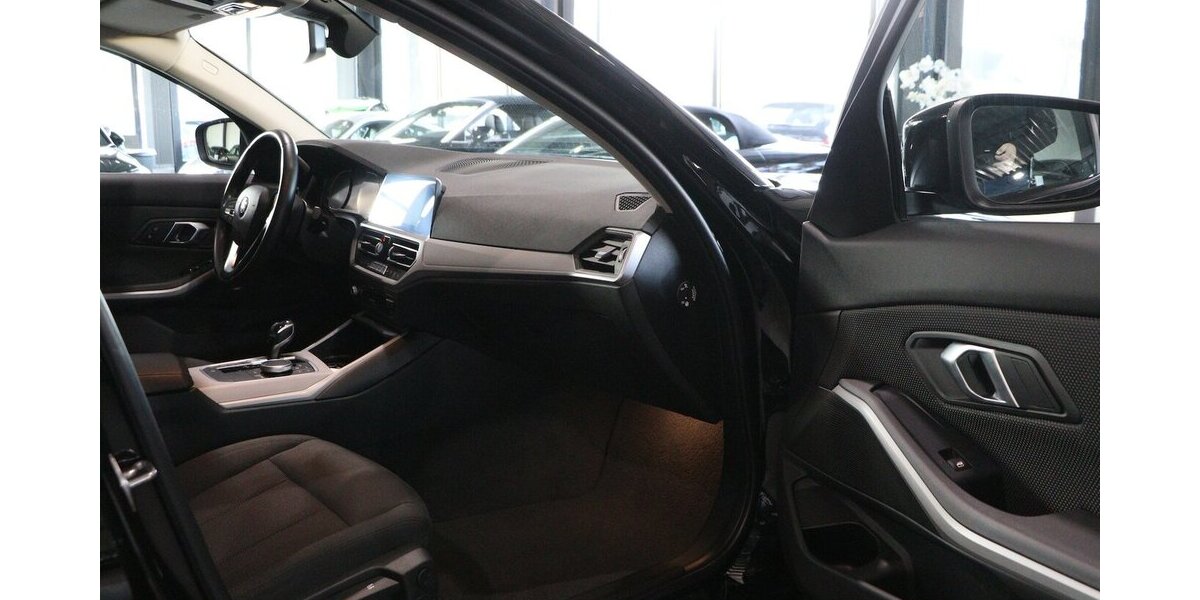 BMW 330d Touring ADVANTAGE / LED / LIVE+NAVI+ 149.000 km 22.993 &euro; Hamm 59077