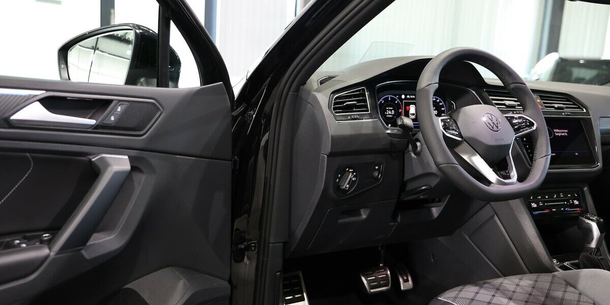 VW Tiguan 2.0 TDI DSG R-LINE 4M ALL-BLACK PANORAMA 173.000 km 26.555 &euro; Hamm 59077