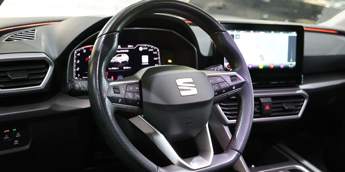 Seat Leon ST 2.0 TDI DSG FR-SPORT-PLUS / LED,PANORAMA 142.000 km 20.777 &euro; Hamm 59077