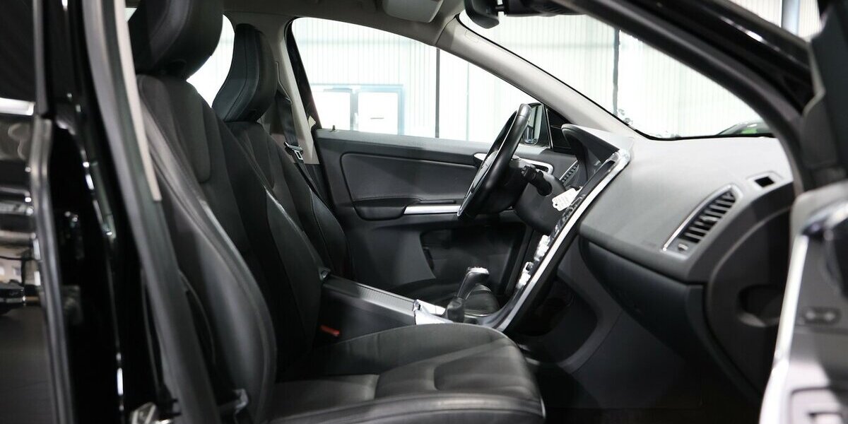 Volvo XC60 D3 MOMENTUM / LEDER / NAVI+ / ABN.AHK 125.000 km 16.777 &euro; Hamm 59077