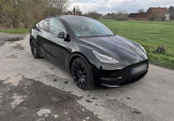 Tesla Model Y 63.000 km 31.900 &euro; Bönen 59199