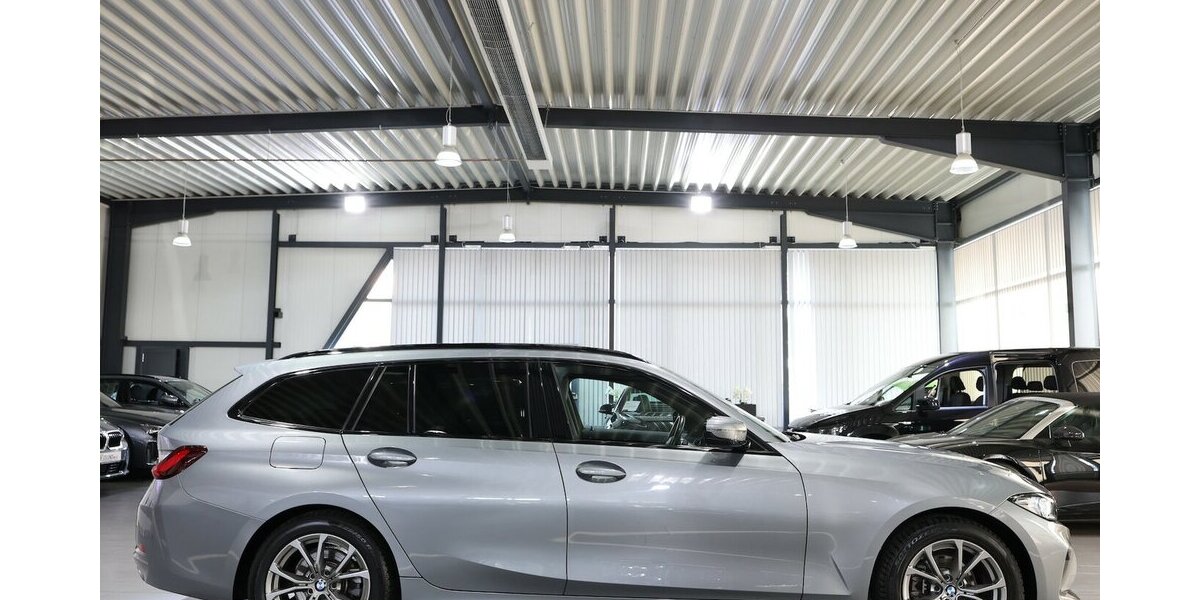 BMW 318d Touring SPORT / PANORAMA,LEDER,CURVED+HUD 53.000 km 28.993 &euro; Hamm 59077